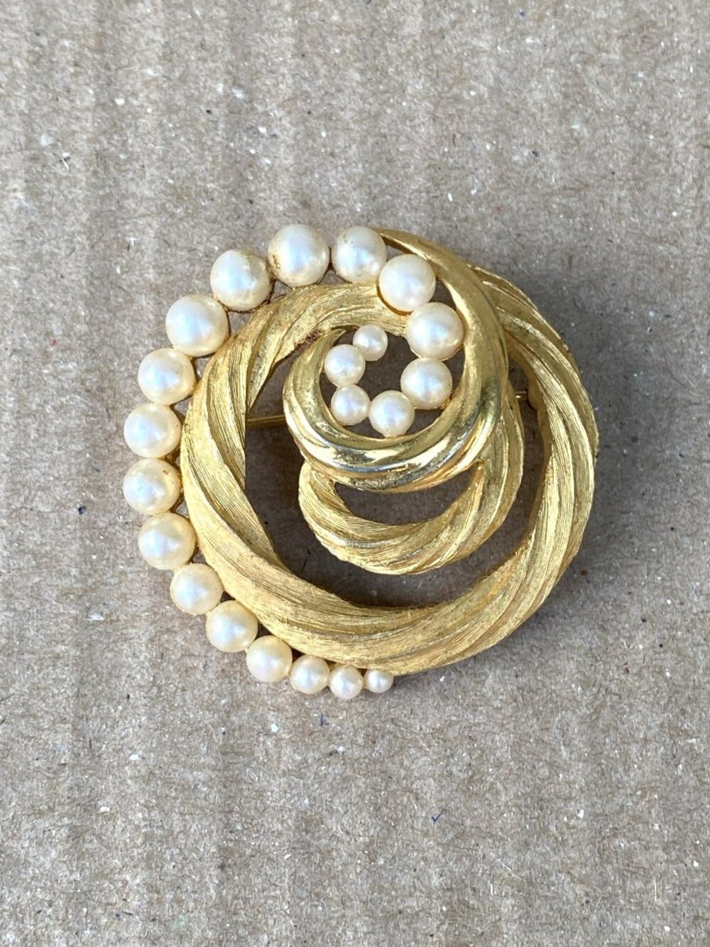 Vintage Crown Trifari Brushed Gold Tone Brooch Faux Pearls Swirl